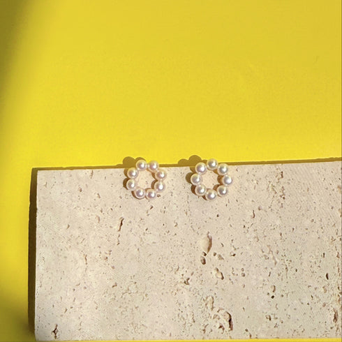 Exquisite Floral Circle Mini Pearl Stud Earrings